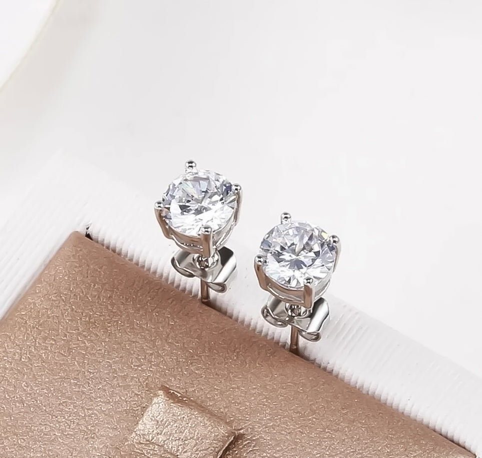 DIAMOND STUDS